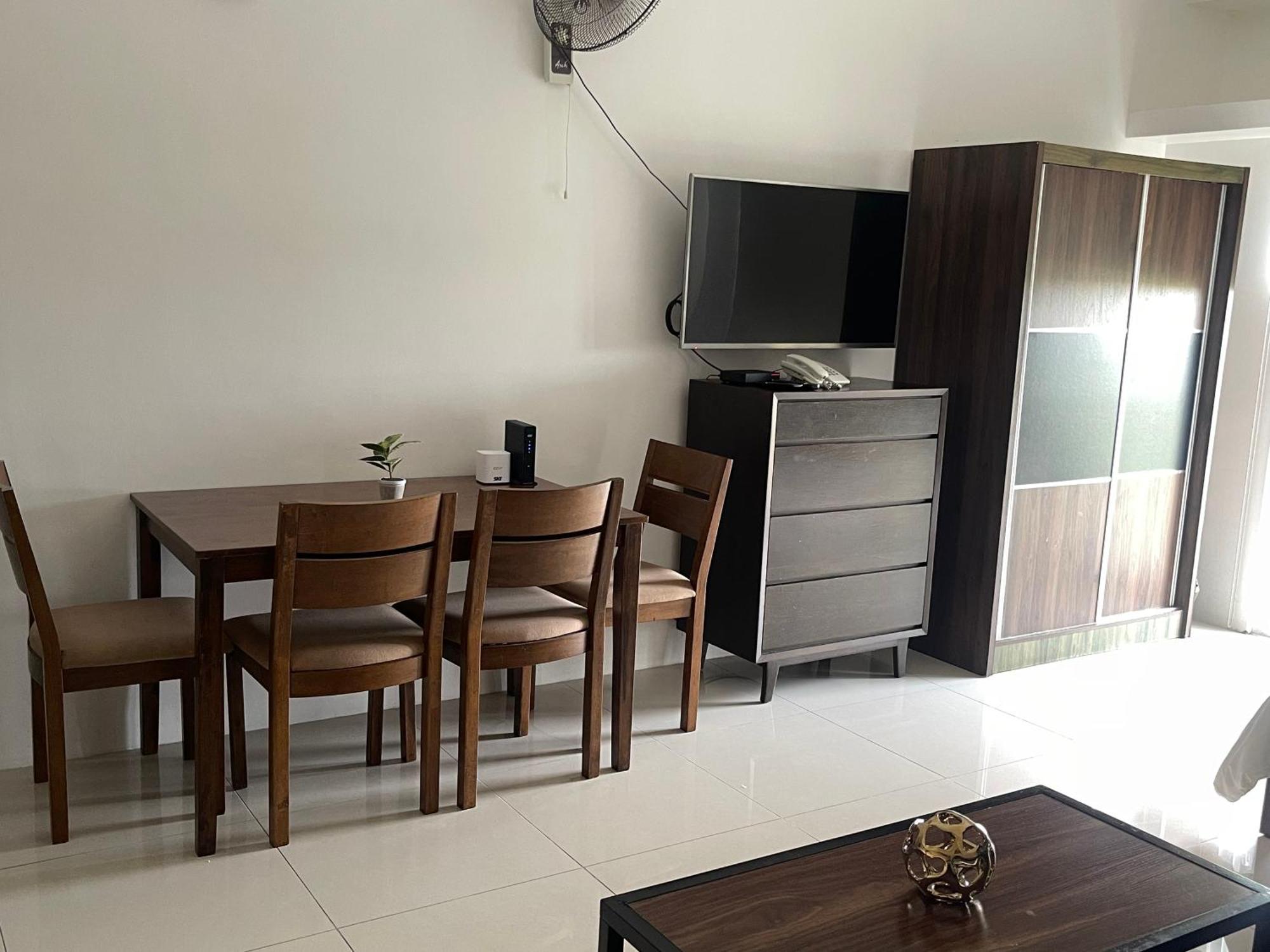 Condo With Direct Access To Shopping Mall In Bacolod City Exterior photo